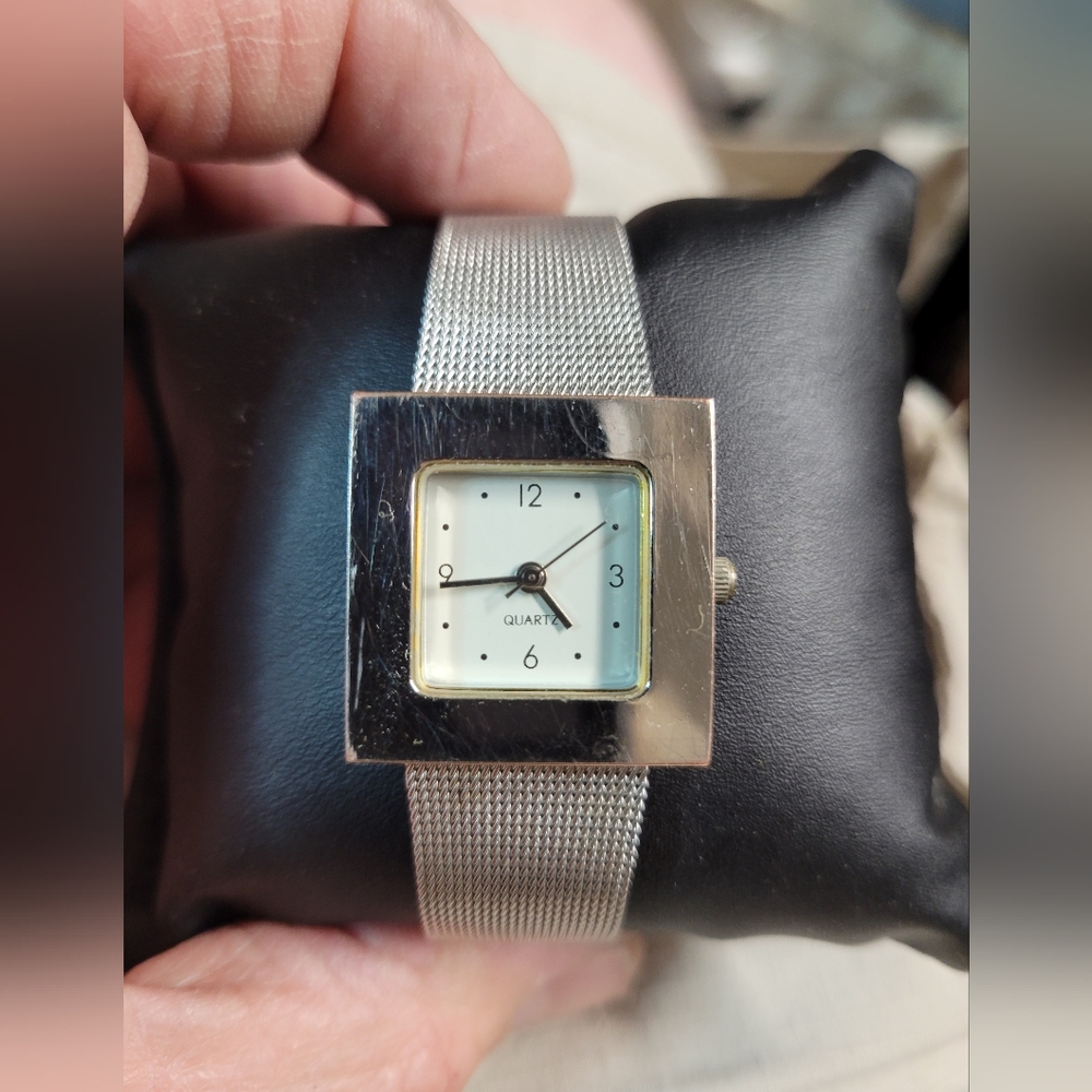 Ladies fashion watch, silver color , adjustable mesh band.